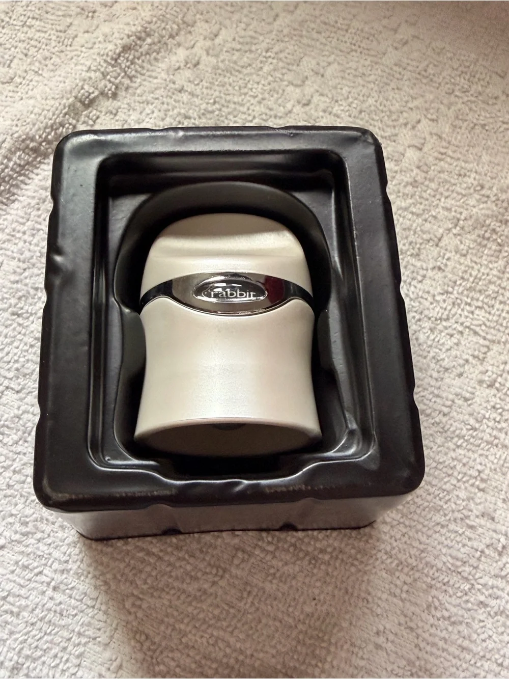 Rabbit White Wine & Champagne Sealer - White